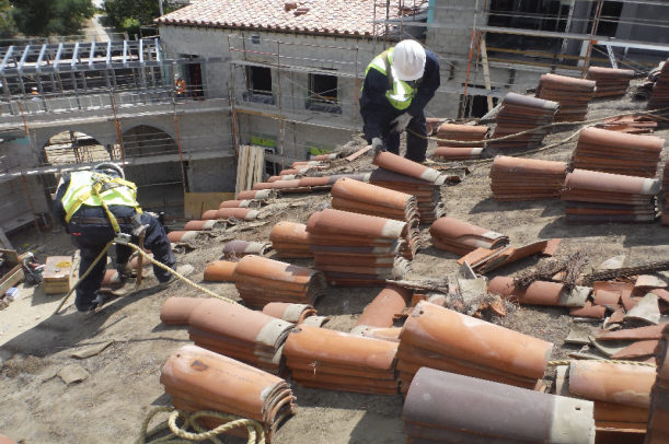 Rooftop construction with stacked tiles